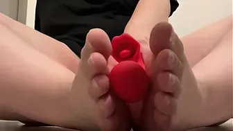 Irresistible Feet Tease with Enchantress Evelyn