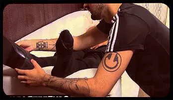 Gay Hunk's Soles Get Sizzling Foot Worship
