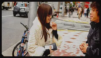 Amateur Asian girl gets ready to fuck in the car 