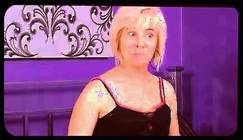 Blonde MILF Dana's Deep Plunge: A Mature Muff Experience