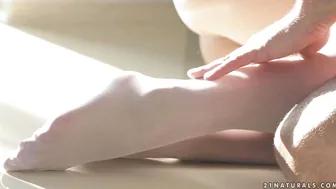 Aylin Diamond's Seductive Stockings and Foot Worship Blowjob