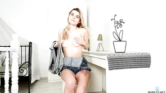 Blonde Bombshell Monro Fucks Herself to Ecstasy in Solo Masturbation Session